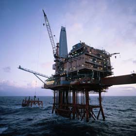 Iran’s IOOC signs contracts for four offshore drilling rigs